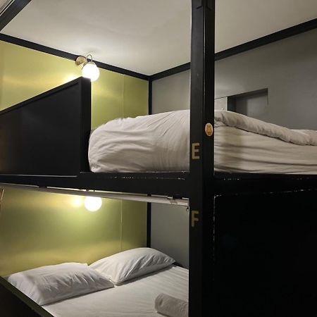 Four Sisters Homestay Bangkok Exterior photo
