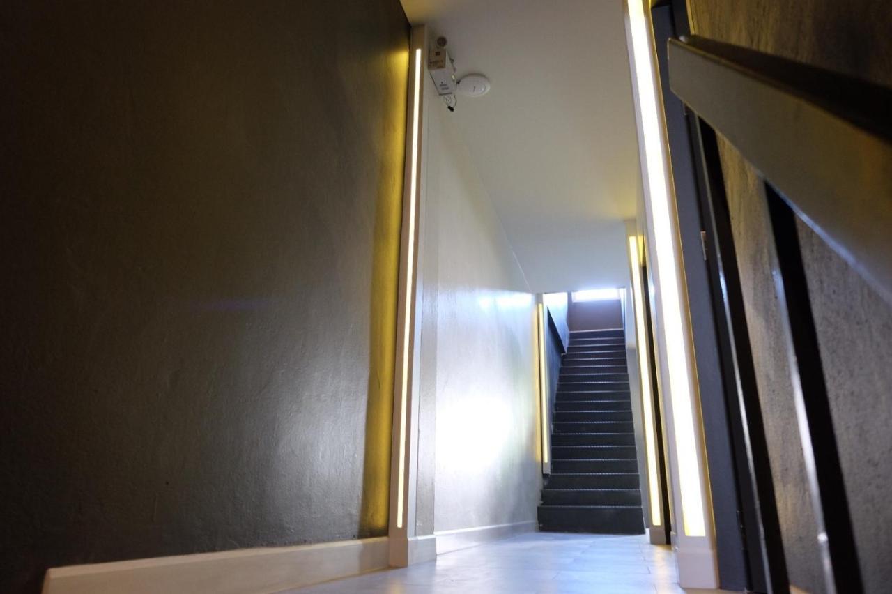 Four Sisters Homestay Bangkok Exterior photo